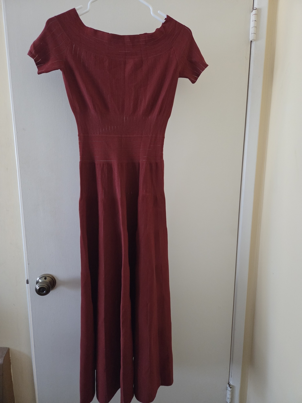 Women’s Burgundy Midi Knit Dress with Short Sleeves